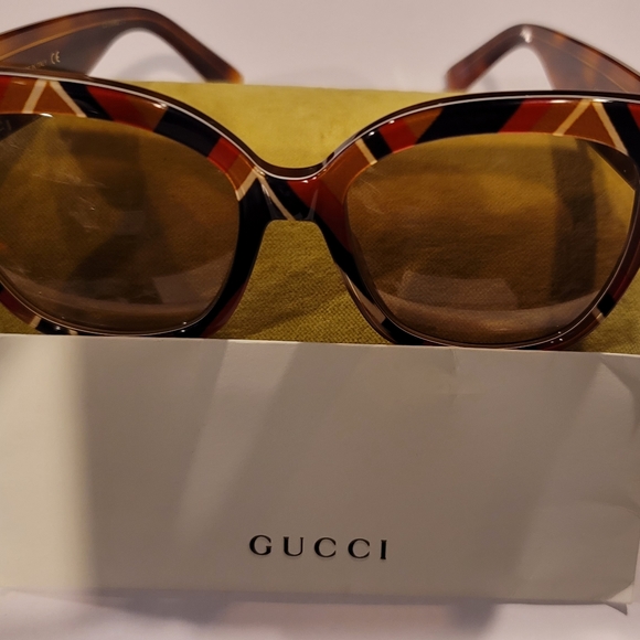 Sunglasses - Picture 2 of 5